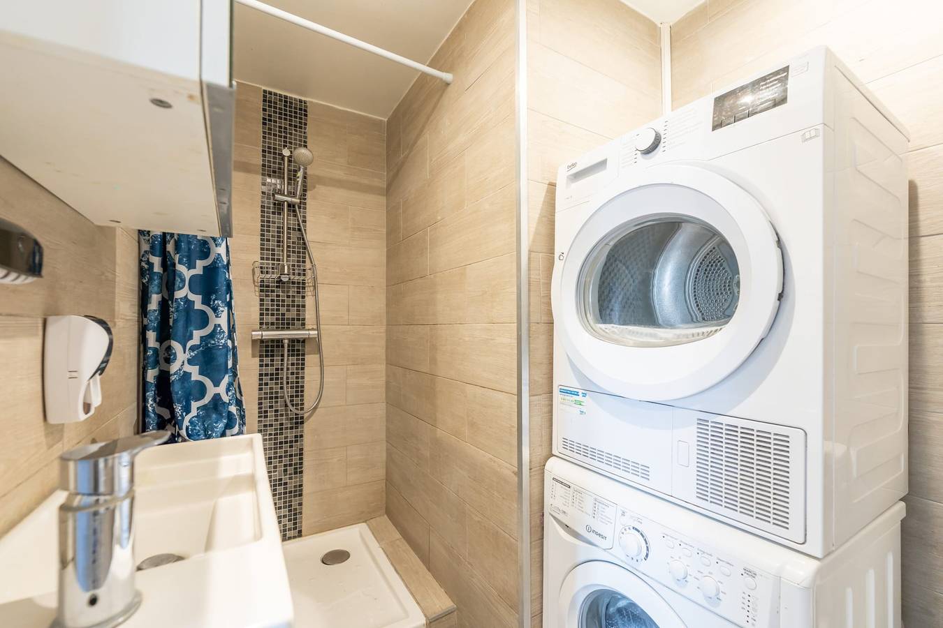 Ganze Wohnung, Le Crépuscule - Wifi - Balcon in Créteil, Val-de-Marne