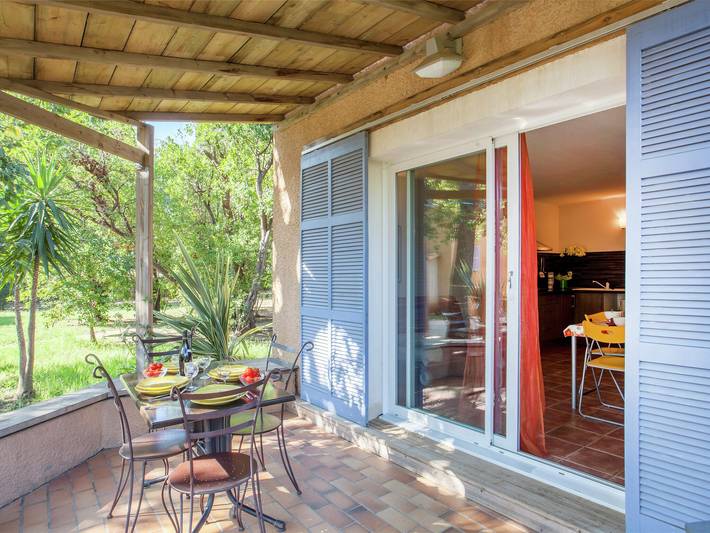 Chalet für 6 Personen, mit Pool und Terrasse sowie Garten, mit Haustier auf Korsika
