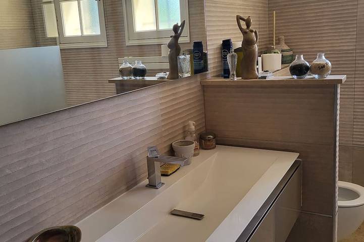 Air-conditioned villa with pool and fence in Aubignan, Vaucluse