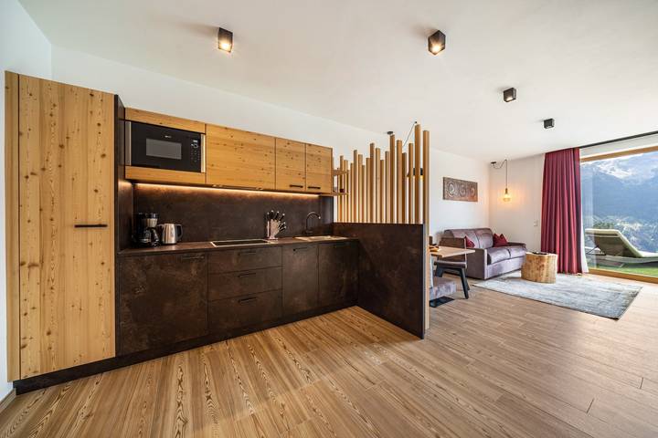 Entire apartment, Holiday Apartment "Paflur Lodges Abendrot" with Mountain View, Private Terrace & Wi-Fi in Tanas, Laas