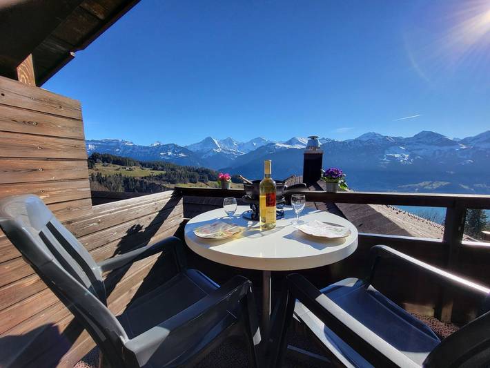 Ferienwohnung für 3 Personen, mit Balkon und Ausblick sowie Seeblick in Beatenberg