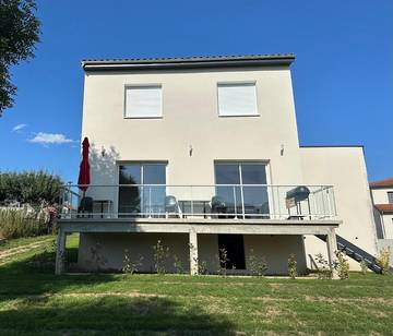 Maison de vacances pour 6 personnes, avec jardin ainsi que vue sur le lac et vue à Naussac