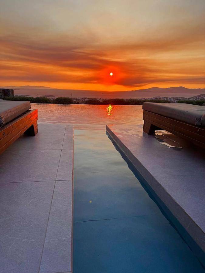 Superior Suite with Sea and Pool View in Mykonos