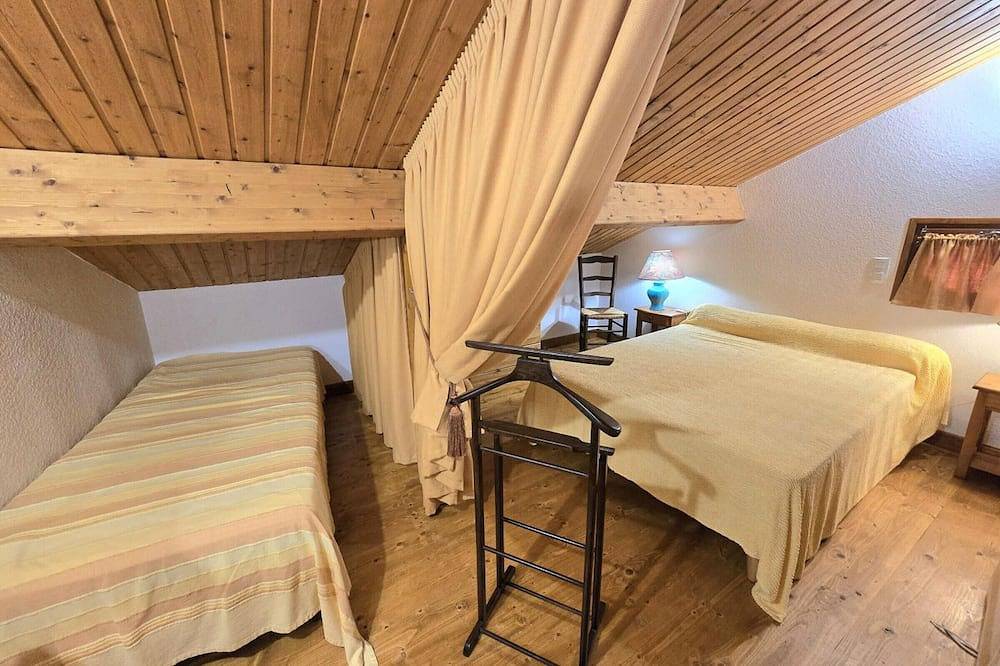 Maison Périgourdine avec Jardin, Terrasse et Accès Wifi à 3.5 km des Eyzies de Tayac in Tursac, Périgord Noir