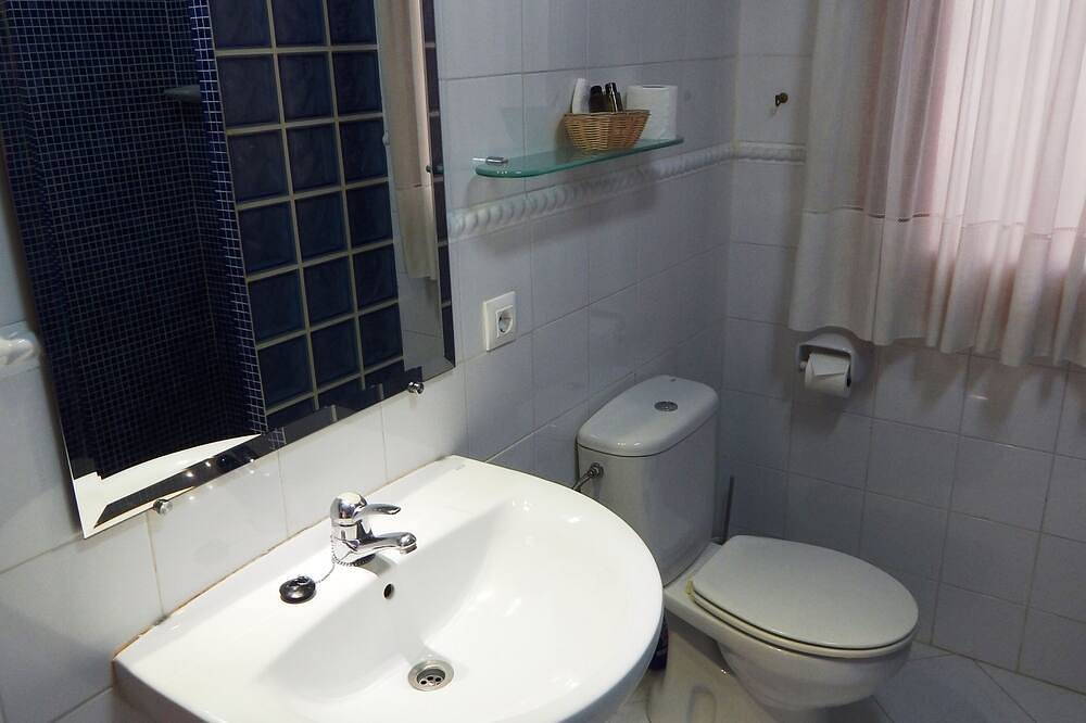 Villa Paloma, con piscina privada, terraza y porche con vistas al mar. in Orba, Costa Blanca