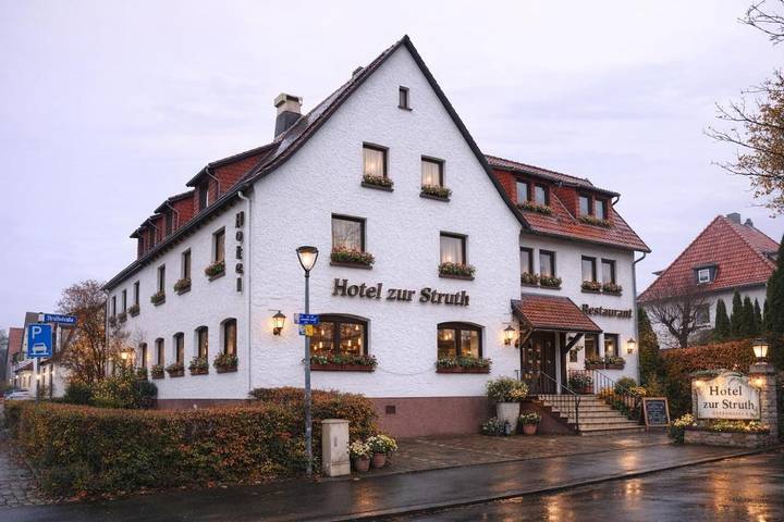 Gästehaus, mit Terrasse und Garten