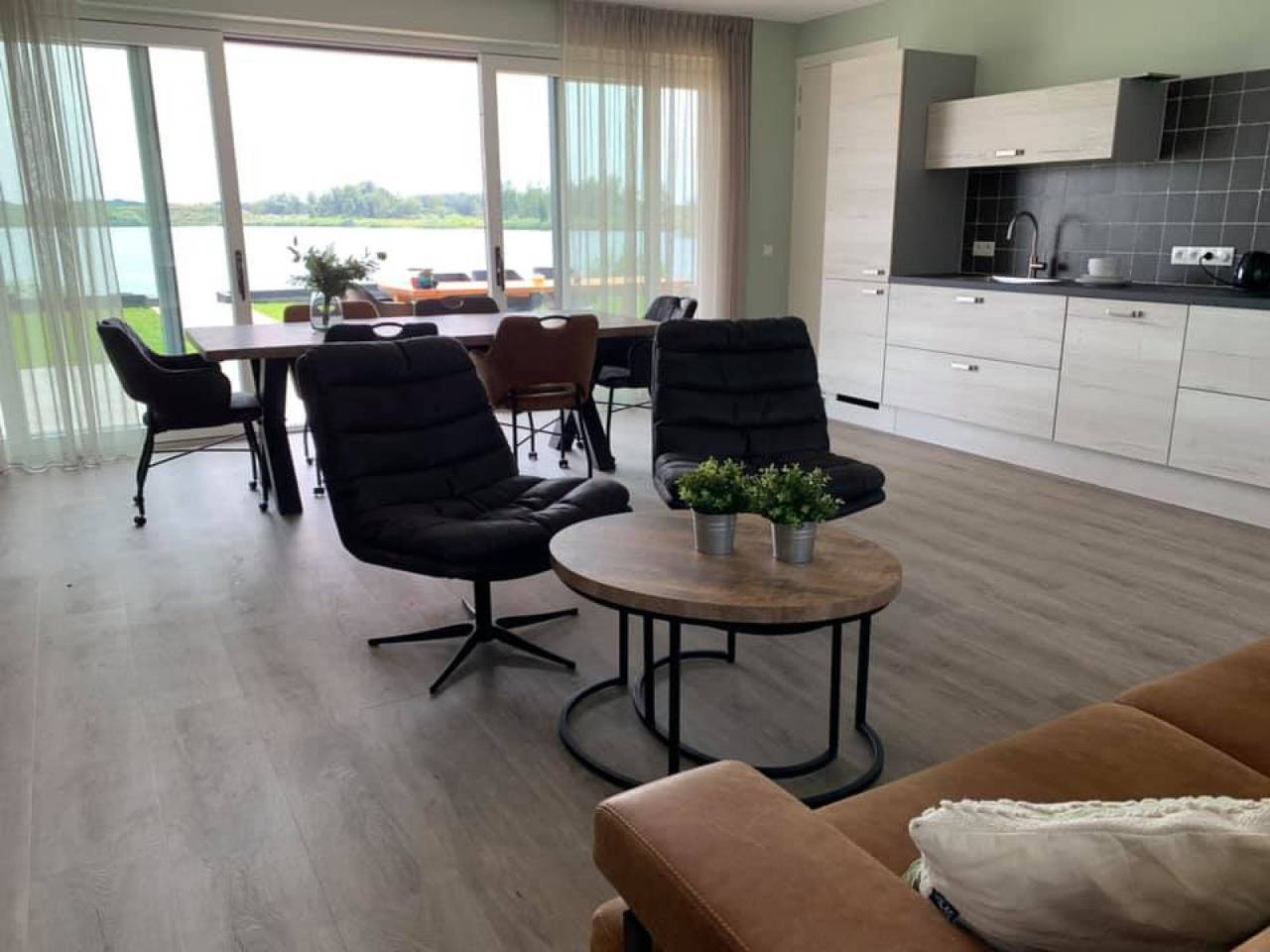 Luxuriöses Ferienhaus für 6 Personen mit Boot und freiem Blick aufs Wasser in Hoogeveen in Hoogeveen, Drenthe