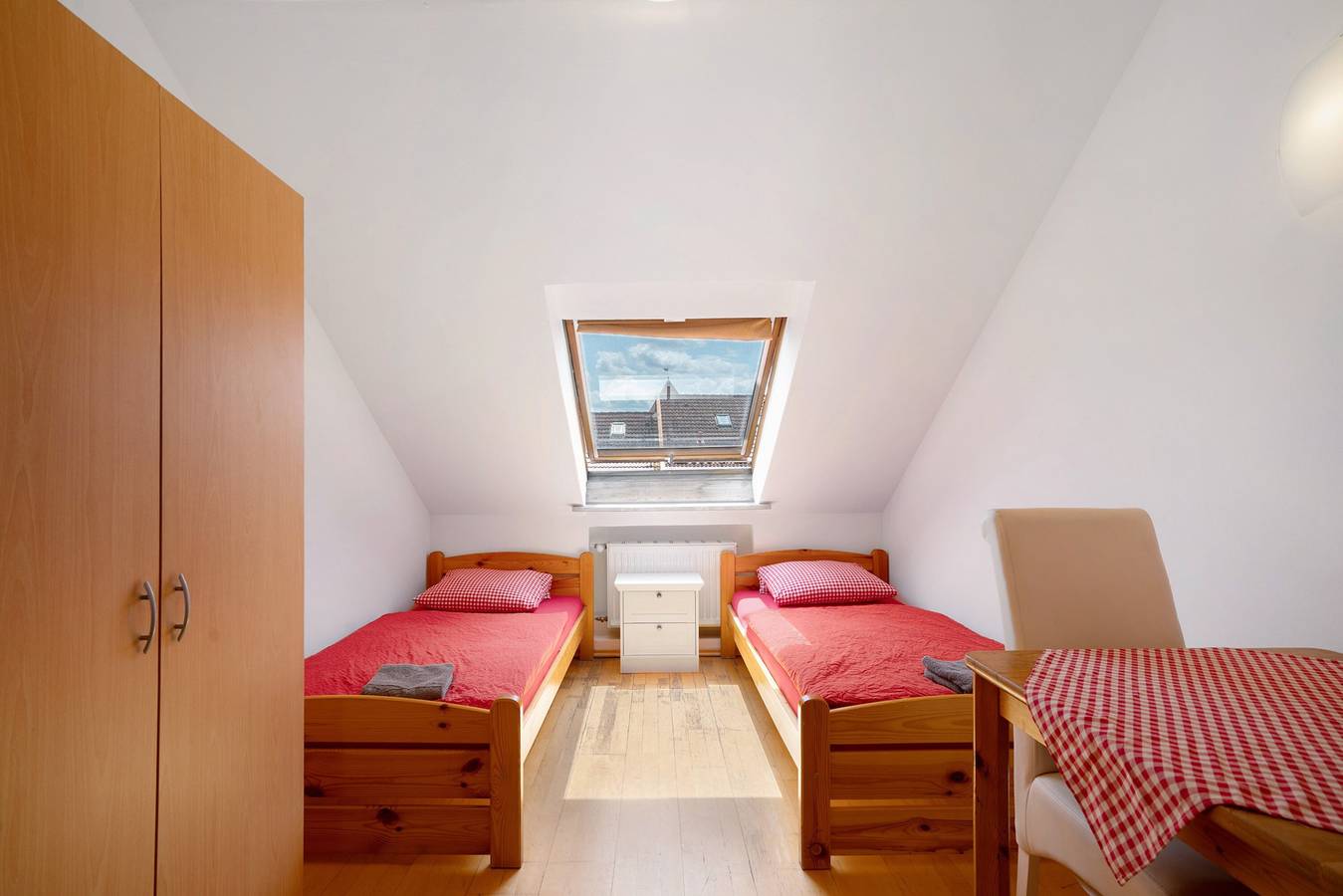 Knödelhof 'Zimmer C', 2-Bett-Zimmer mit gemeinsamer Terrasse und Wlan in Putzbrunn, Oberbayern
