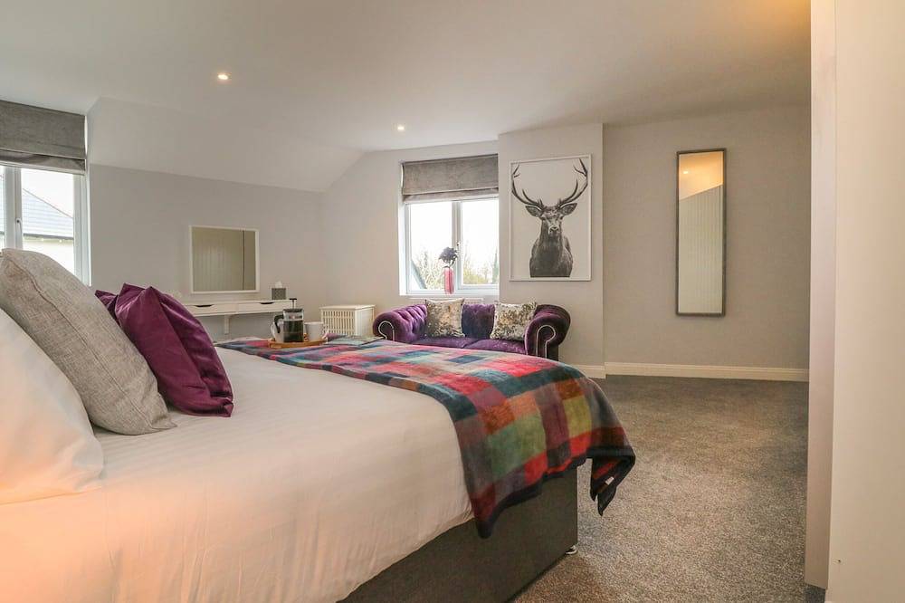 The Old Coach House, family friendly, with hot tub in Braunton in Braunton, Devon