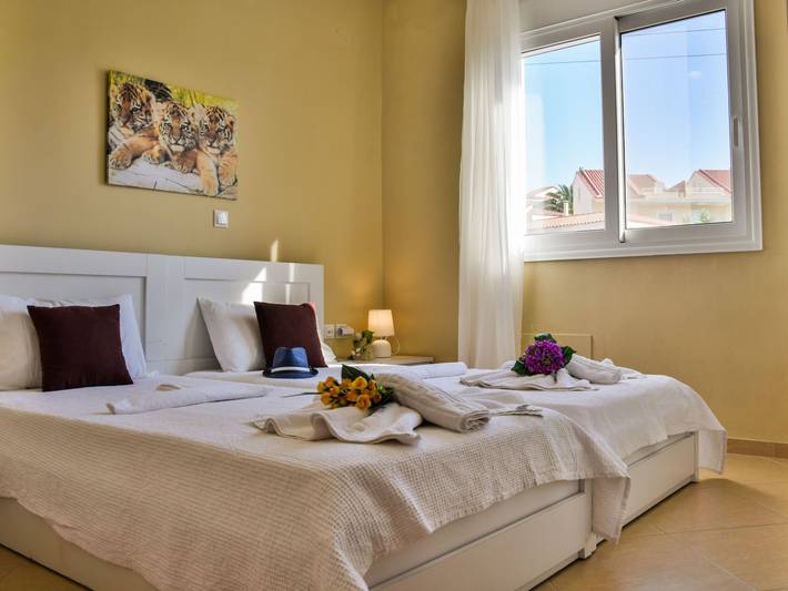 Gîte pour 8 personnes, avec jardin dans Stalos - 2