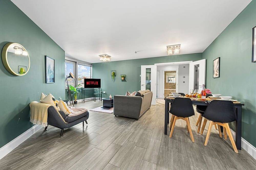 Entire apartment, The Lanes & Beach Gem | Central 2-Bed 1 Bath | Sleeps 5 | Heart of Brighton in Brighton, Sussex