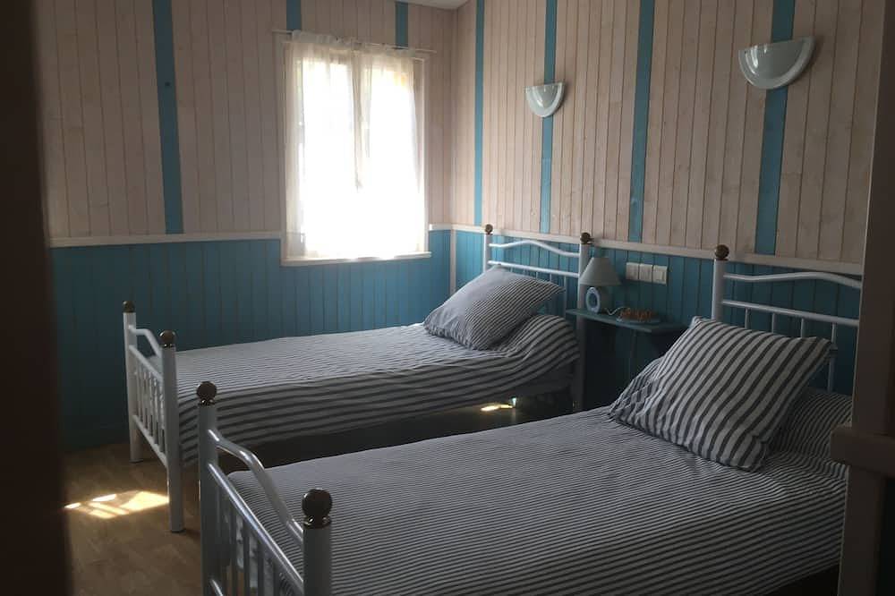 Appartement entier, Appartement Avec Terrasse Et Et Piscine Chauffée Dans Un Cadre De Verdure in Vocance, Région de Tournon-sur-Rhône