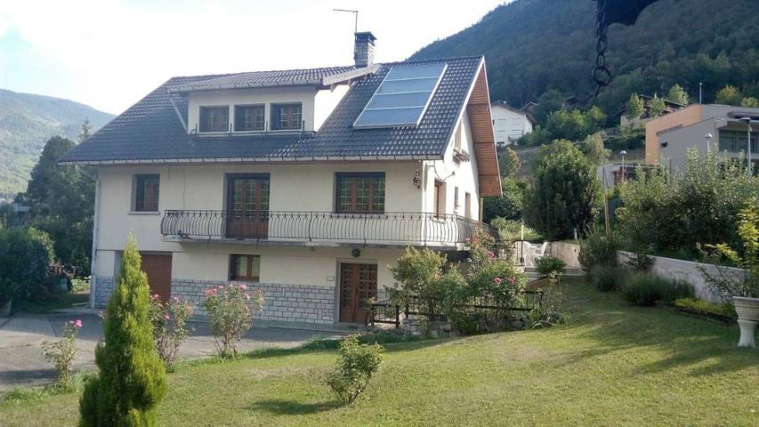 Location de vacances pour 4 personnes, avec Balcon et Terrasse ainsi que Jardin et Vue dans Salins-Fontaine