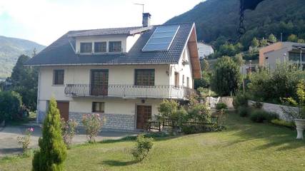 Gîte pour 4 personnes, avec jardin et vue, adapté aux familles dans Salins-Fontaine