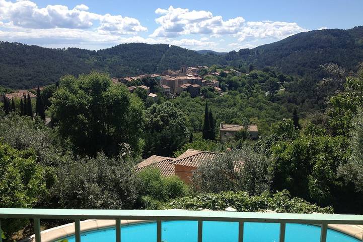 Villa pour 4 personnes, avec Terrasse ainsi que Jardin et Piscine