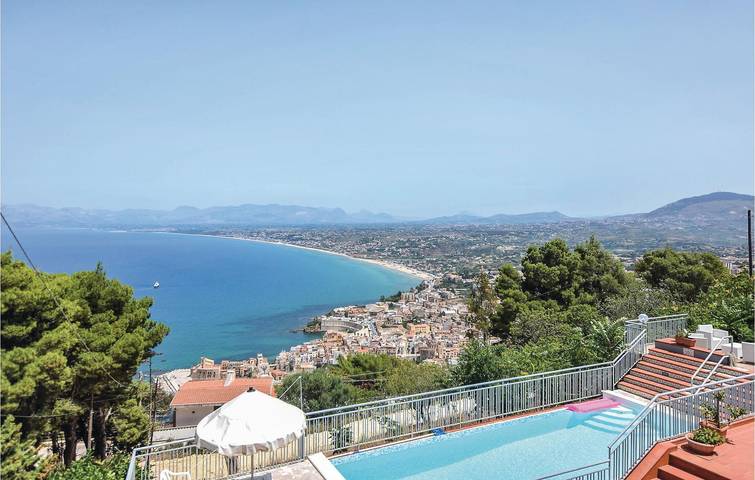 Location de vacances pour 10 personnes, avec terrasse et piscine à Castellammare del Golfo - 2