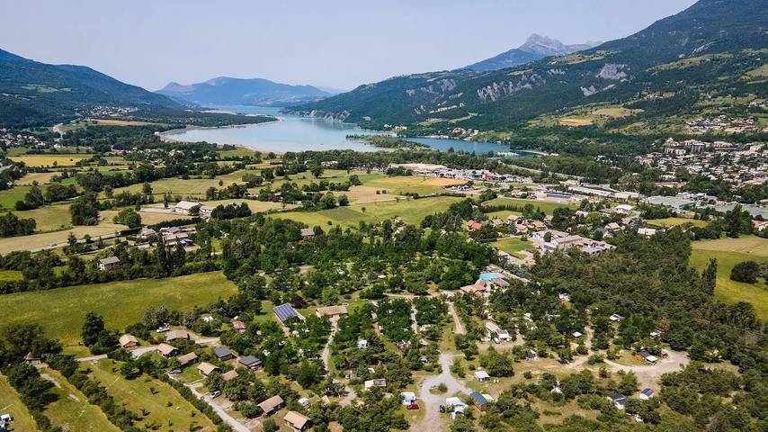 Camping pour 4 personnes, avec terrasse et vue, animaux acceptés dans Lac de Serre-Ponçon - 4