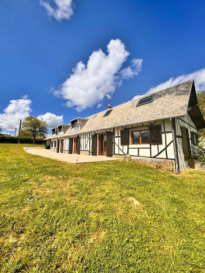 Location de vacances pour 8 personnes, avec jardin, animaux acceptés à Ferrières-Saint-Hilaire