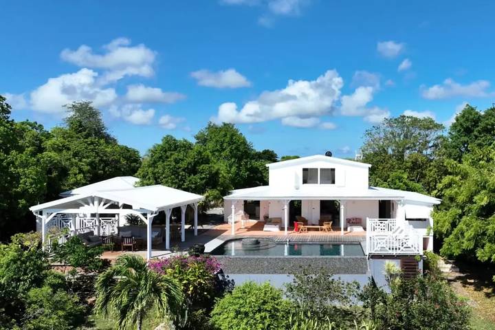 Location de vacances pour 11 personnes, avec vue ainsi que piscine et jardin à Grand-Bourg - 3