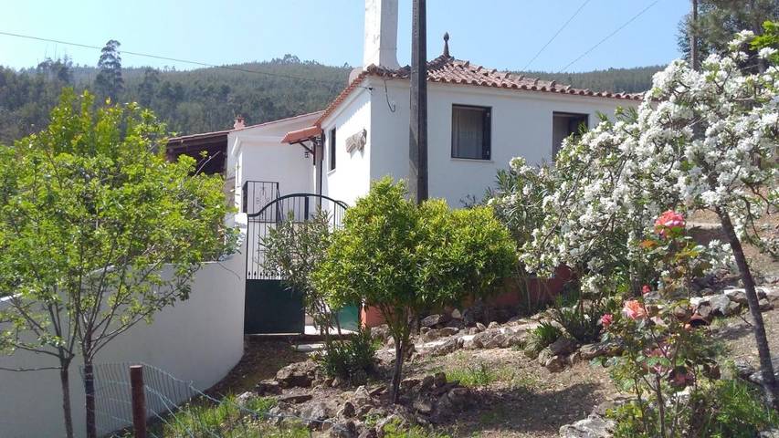 Location de vacances pour 6 personnes, avec vue et jardin à Figueiró dos Vinhos