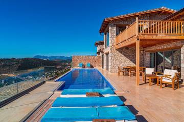 Villa pour 6 personnes, avec jardin et piscine ainsi que jacuzzi et balcon à Kalkan