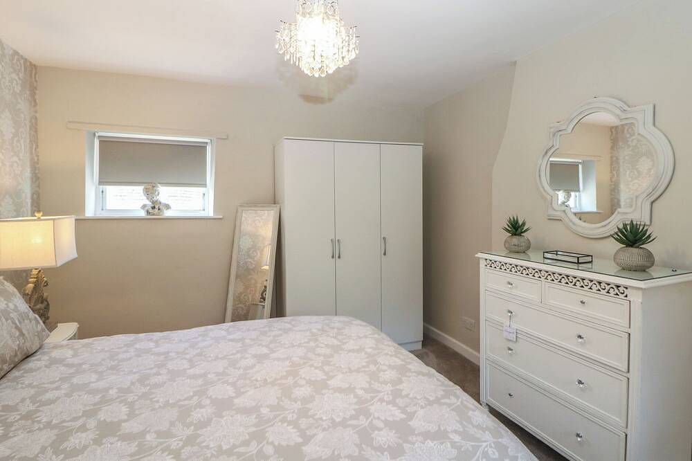 Lake Side Cottage, pet friendly, with a garden in Wakefield in Wakefield, Westliches Yorkshire