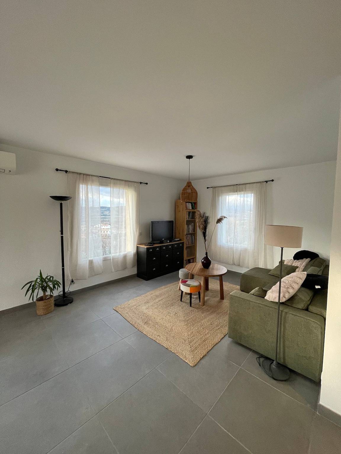 Villa « Lo Ginest » con vistas a la montaña, Wi-Fi y aire acondicionado in Villedieu, Vaucluse