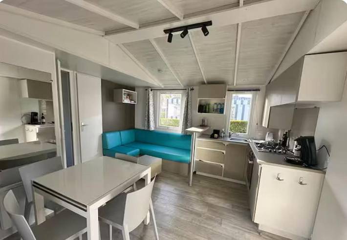 Camping pour 6 personnes, avec jacuzzi et terrasse ainsi que piscine et sauna