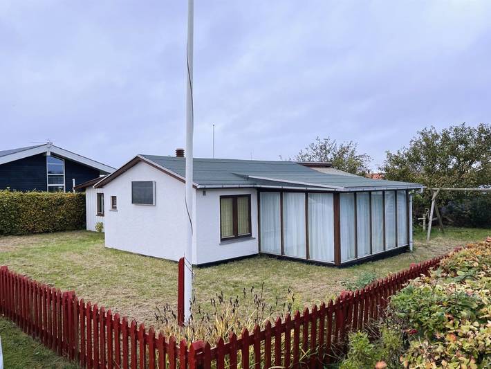 Ferieudlejning for 6 personer, med terrasse i Hasmark Strand