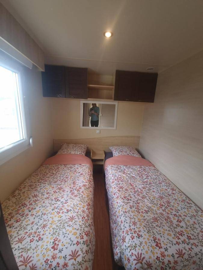 Camping pour 6 personnes, avec terrasse et jacuzzi ainsi que piscine et sauna