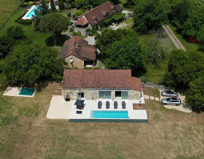 Location de vacances pour 4 personnes, avec jardin ainsi que piscine et vue à Saint-Martin-Labouval