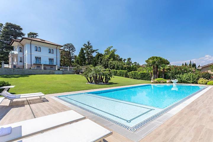 Villa per 6 persone, con vista lago e piscina nonché giardino in Desenzano del Garda