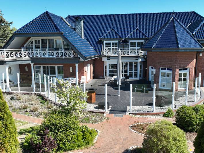 Ferienhaus für 10 Personen, mit Garten und Pool sowie Balkon in Bützow-Land