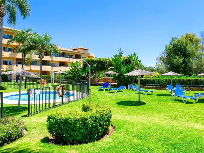 Apartamento para 4 personas, con Terraza además de Piscina para niños y Piscina en Marbella