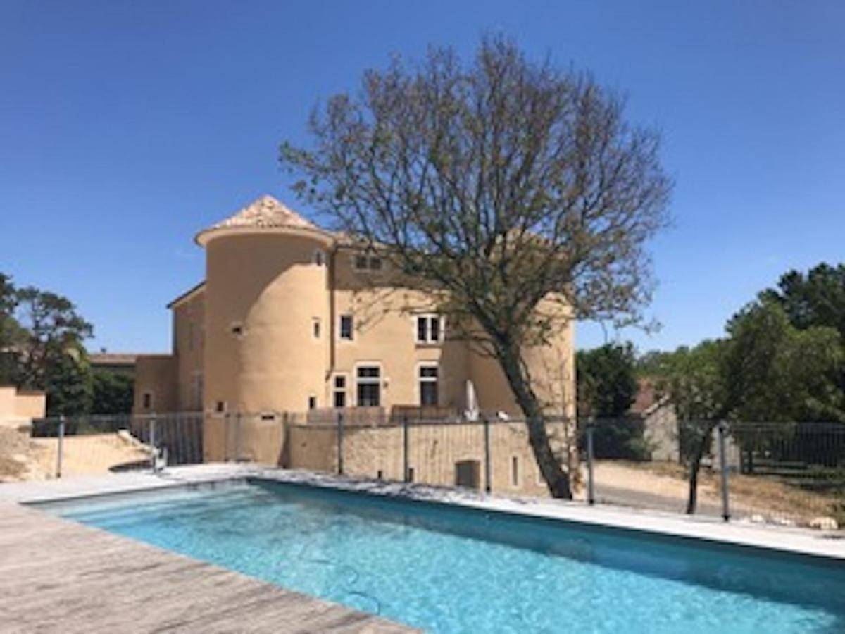 Appartement entier, Two-Bedroom Apartment in Lussan, Région de Nîmes