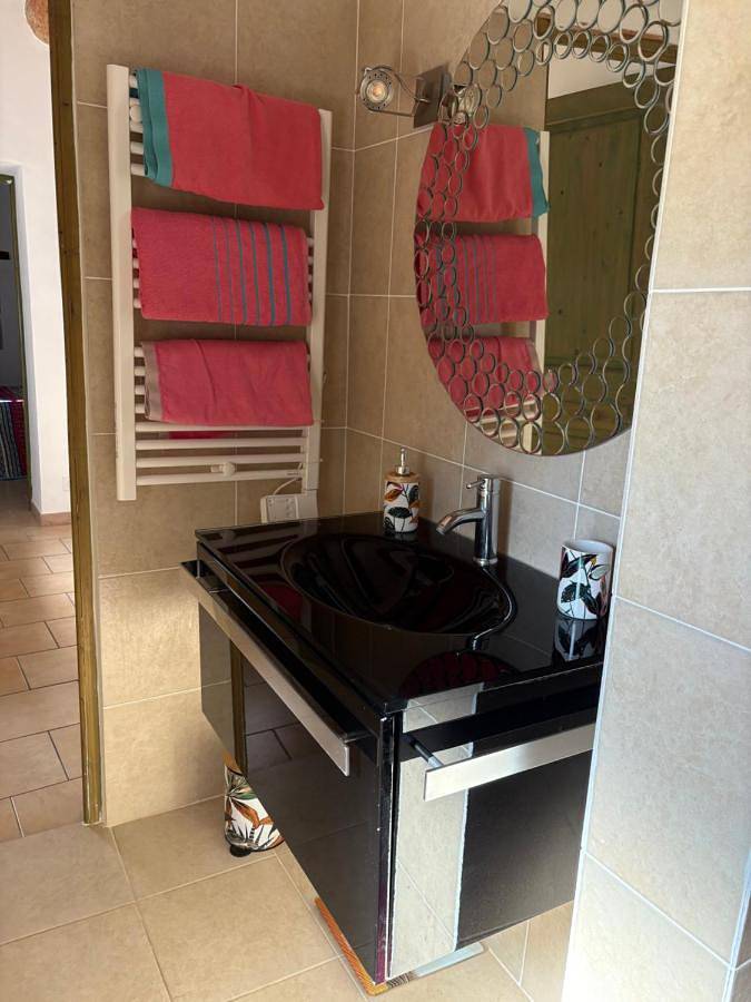 Villa pour 6 personnes, avec piscine ainsi que vue et jardin à Saint-Cyr-sur-Mer - 3