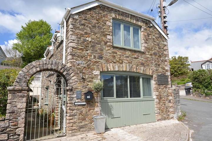 Cottage for 4 people, with garden, with pets in Newton Ferrers