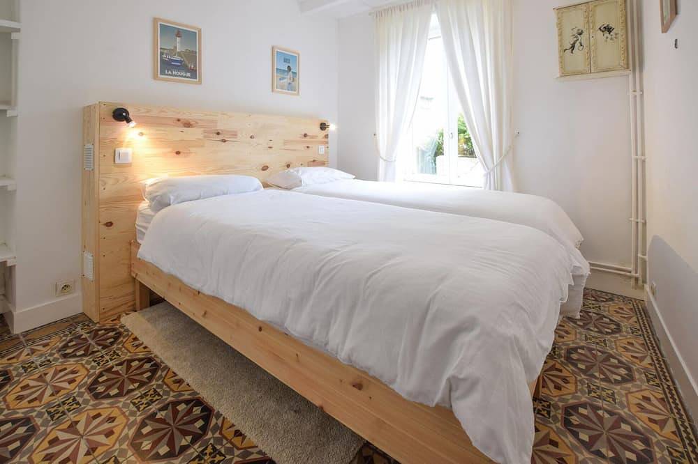 6 bedroom lovely home in Saint-Vaast-la-Hougue in Saint-Vaast-la-Hougue, Région de Cherbourg