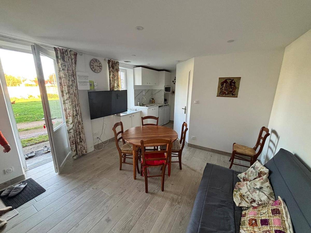Maison individuelle au cœur d'un village dynamique in Cosne-d'Allier, Région de Montluçon