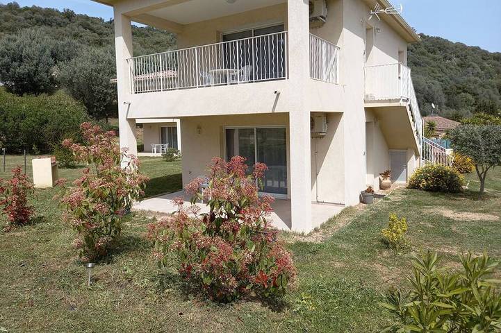 Location de vacances pour 2 personnes, avec Jardin et Piscine en Corse