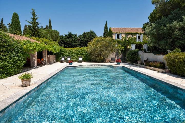 Chambre d’hôte pour 2 personnes, avec Terrasse ainsi que Jardin et Piscine à Châteaurenard