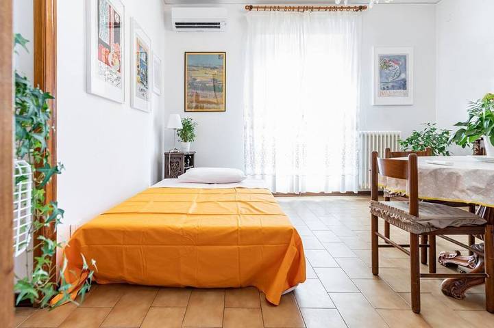 Ganze Wohnung, GuestHost - Bright apartment that accommodates up to 4 people, equipped with all the comforts for a pleasant stay, with two bedrooms and a panoramic terrace that offers a beautiful view of the Maiella and Gran Sasso mountains. The accommodation is locate in Pescara, Pescara Provinz
