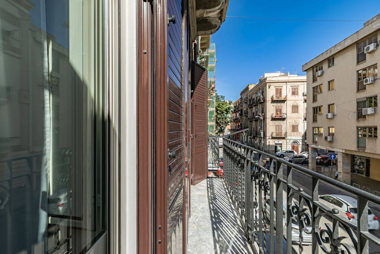 Appartement entier, Appartement de vacances pour 2 personnes avec balcon/terrasse in Palerme, Province de Palerme