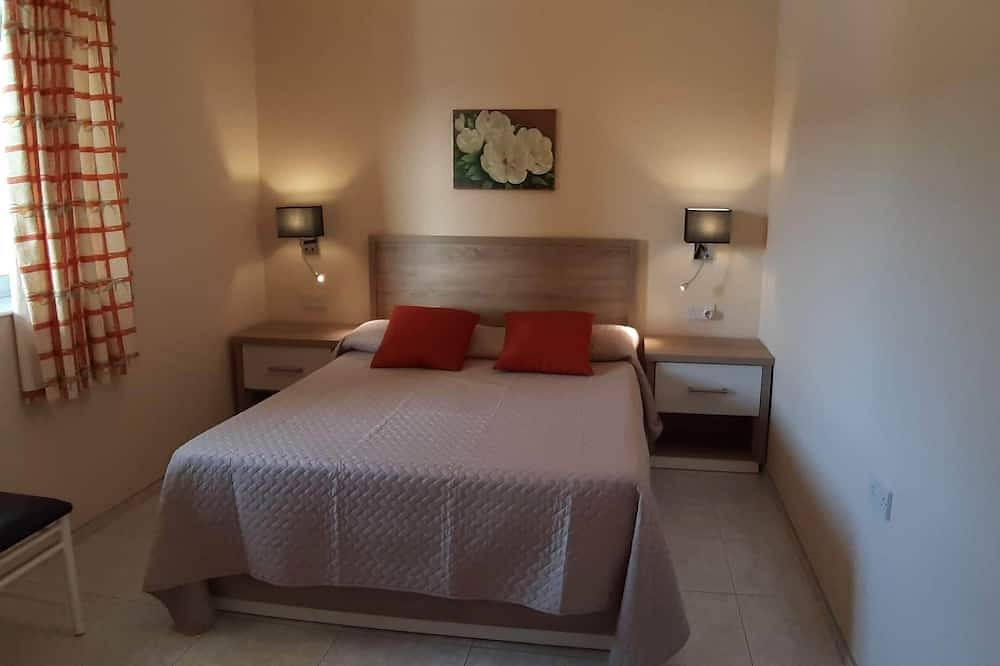 Uitstekende Apt accommodatie op een geweldige locatie met zwembad, Ac /wifi. in il-Mellieha, Mellieha