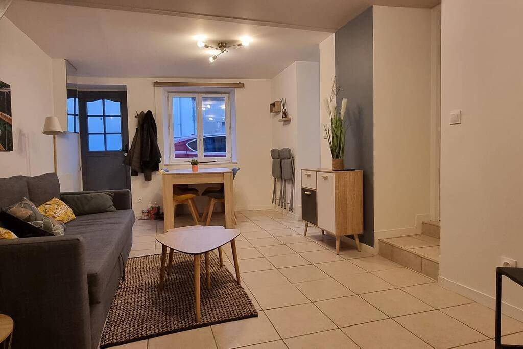 Appartement entier, Two-Bedroom Apartment in Surgères, Région de Rochefort