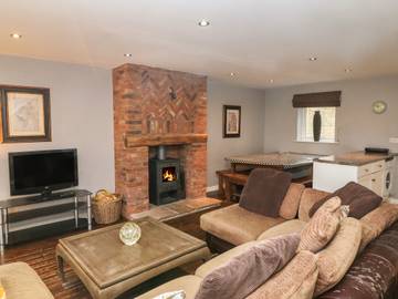 Cottage for 10 People in Alton Towers, Staffordshire, Photo 4