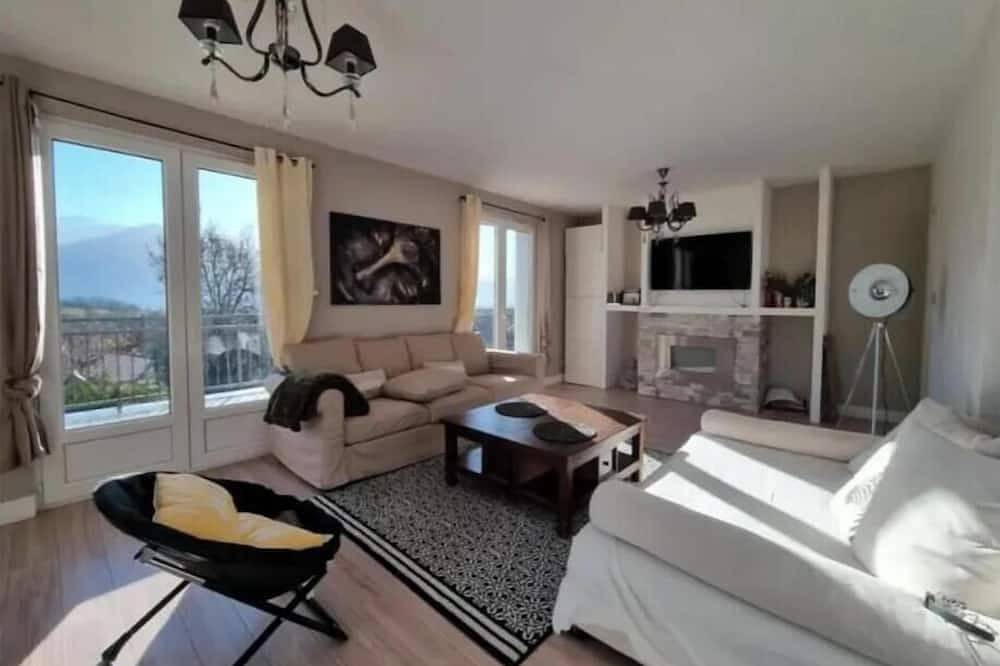 Appartement entier, Appartement meublé 76 m²  Terrasse 30 m² Vue Belledonne in Saint-Vincent-de-Mercuze, Isère