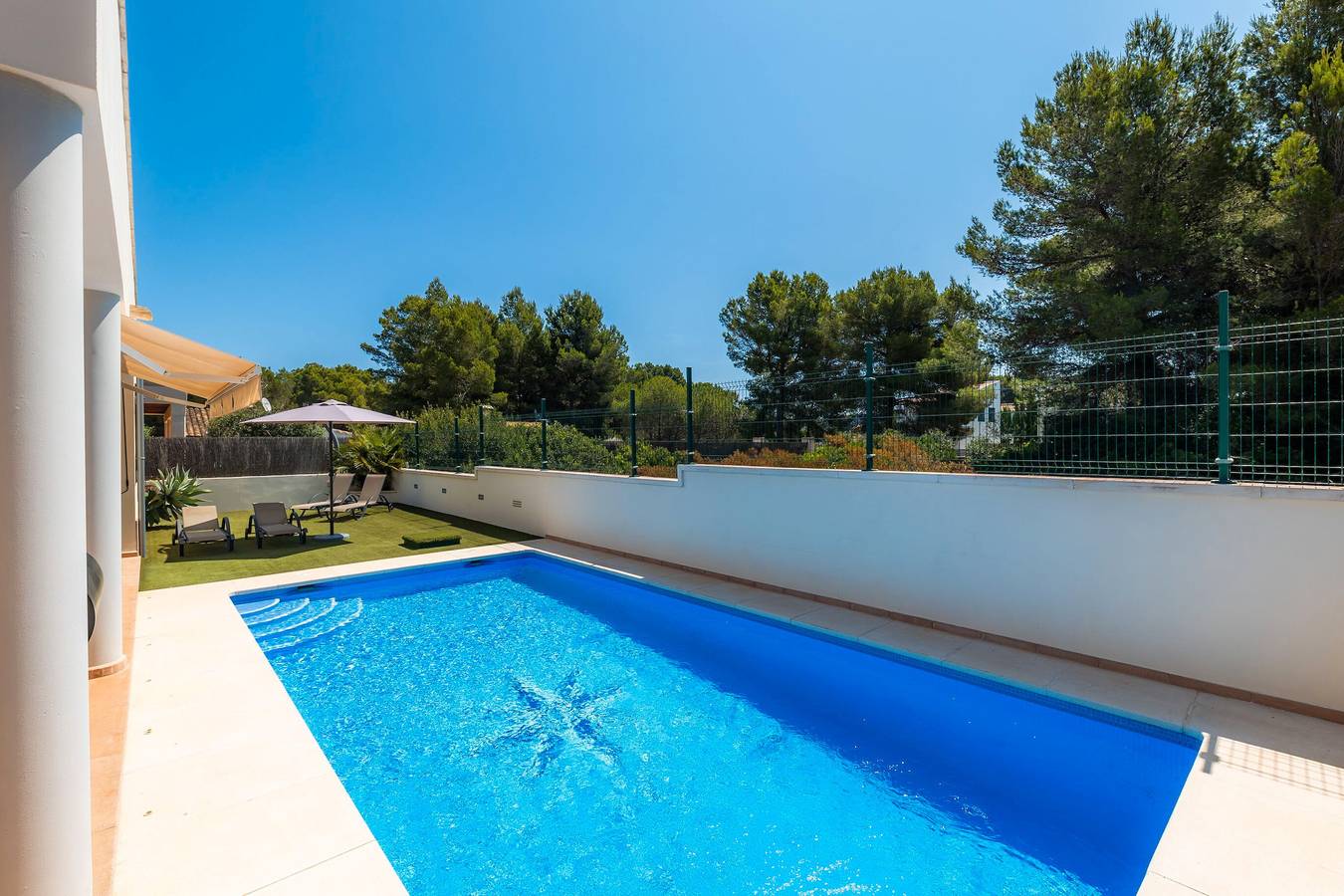 Casa Vacacional 'Enjoy Villa Mexic' con Piscina Privada, Terraza y Wi-Fi in Playa Son Serra de Marina, Santa Margalida