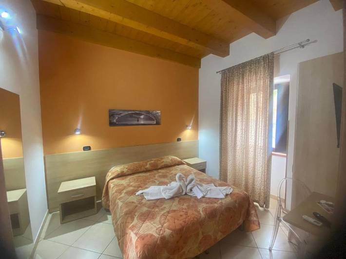 B&b per 2 persone, con Terrazza a Barcellona Pozzo di Gotto