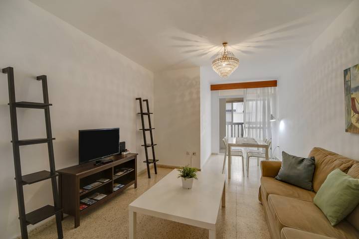 Appartamento intero, Appartamento centrale "Paco House" con balcone e vicino alla spiaggia in La Vina, Cadice